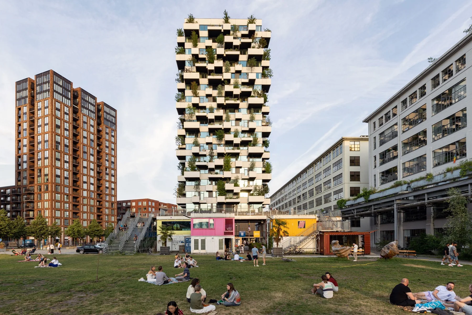 Courtyard-facing facade and planted balconies · Photography © Giovanni Nardi