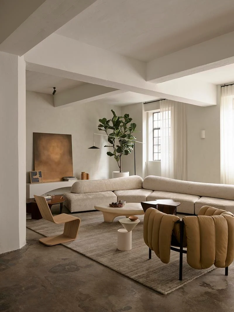 Seating arranged within the open living room · Anson Smart · via v2com