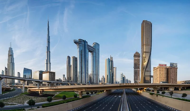 The tower within the wider Dubai skyline · Johnseye Photography · via v2com