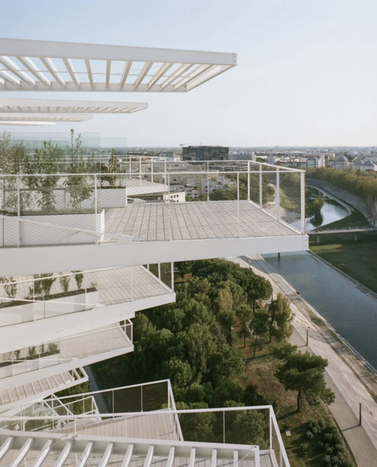 Cantilevered balconies overlooking Montpellier · Photography © Cyrille Weiner