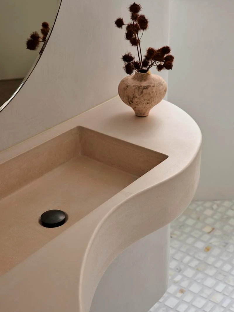 Close view of the sculpted basin edge · Anson Smart · via v2com