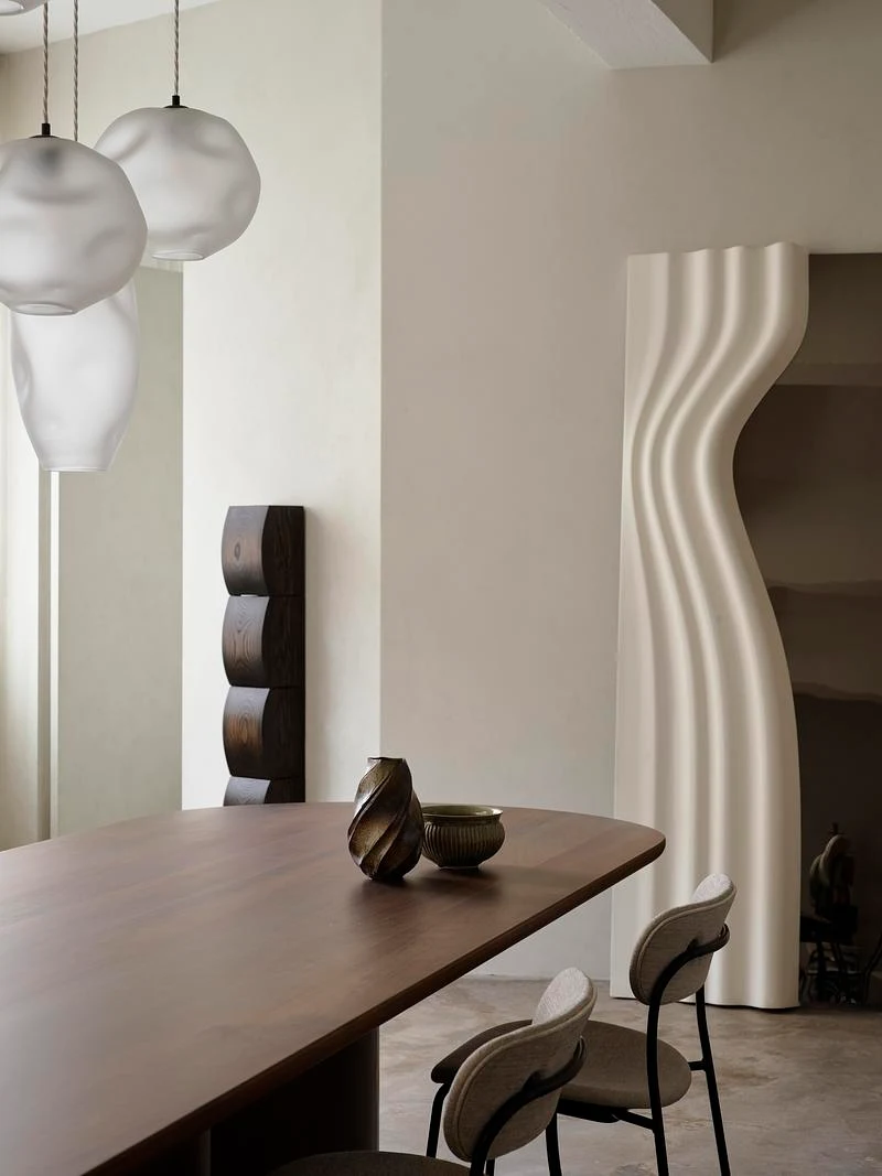 Pendant lighting and sculpted wall opening · Anson Smart · via v2com