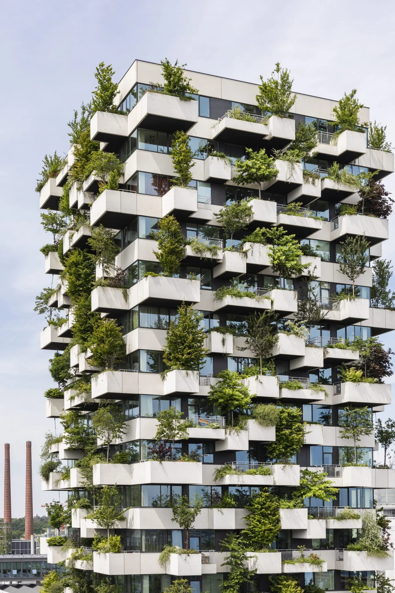 Trees and planting across the tower facade · Photography © Giovanni Nardi