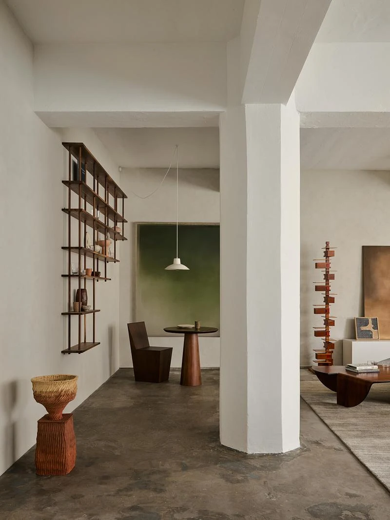 A framed transition between living and dining spaces · Anson Smart · via v2com