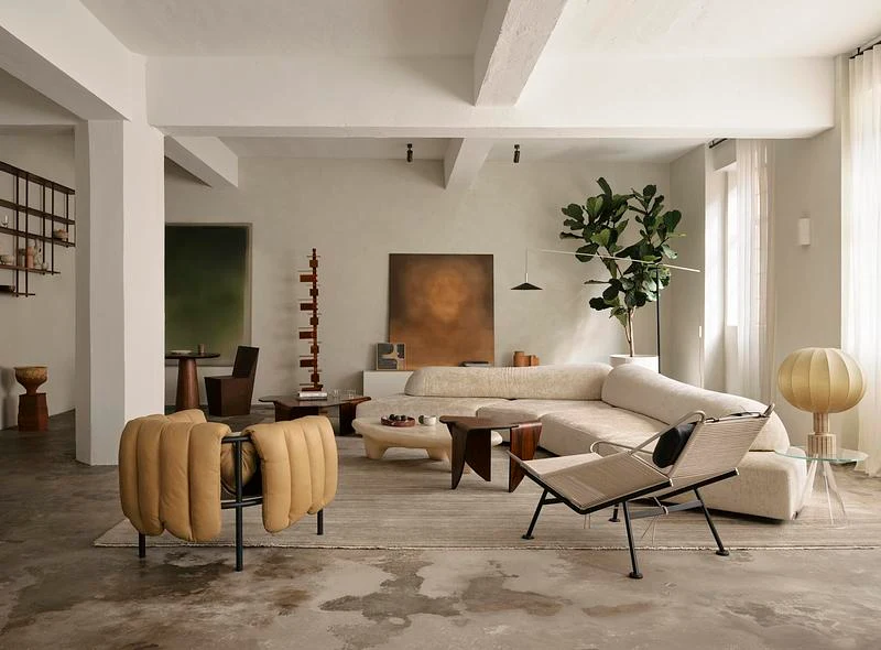 Living space beneath the retained concrete beams · Anson Smart · via v2com