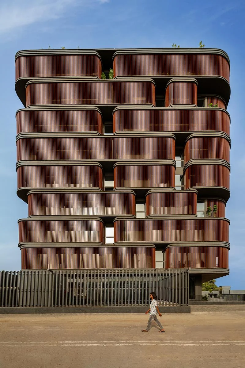 A frontal view of the rounded facade modules · Vinay Panjwani · via v2com